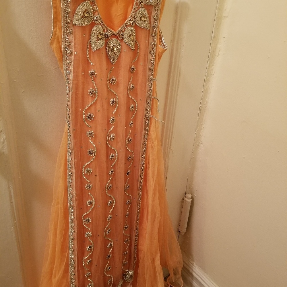 I am selling girls dress. - Picture 7 of 8